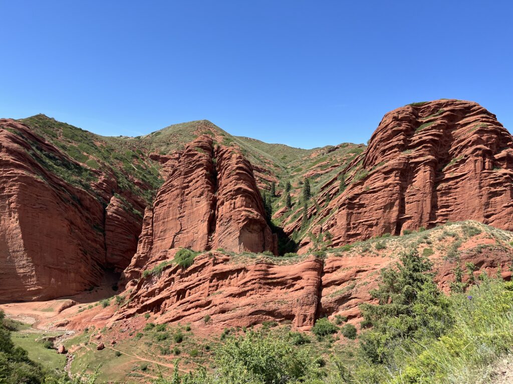 Scogliere rosse di Jeti Oguz