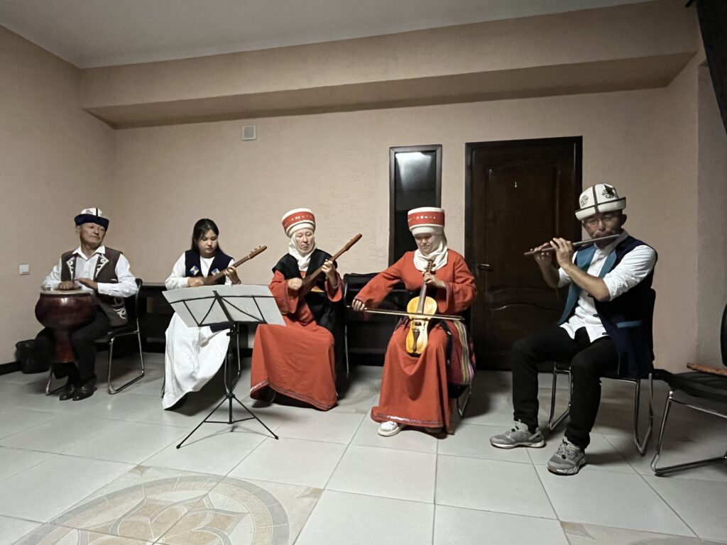 Gruppo tradizionale kirghiso