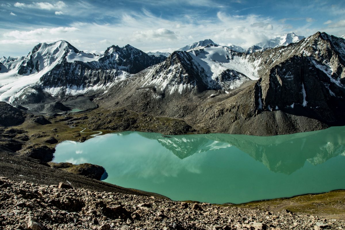 Viaggio indipendente in Kirghizistan: Itinerario fai-da-te di 10 giorni tra montagne, laghi glaciali e la Via della Seta