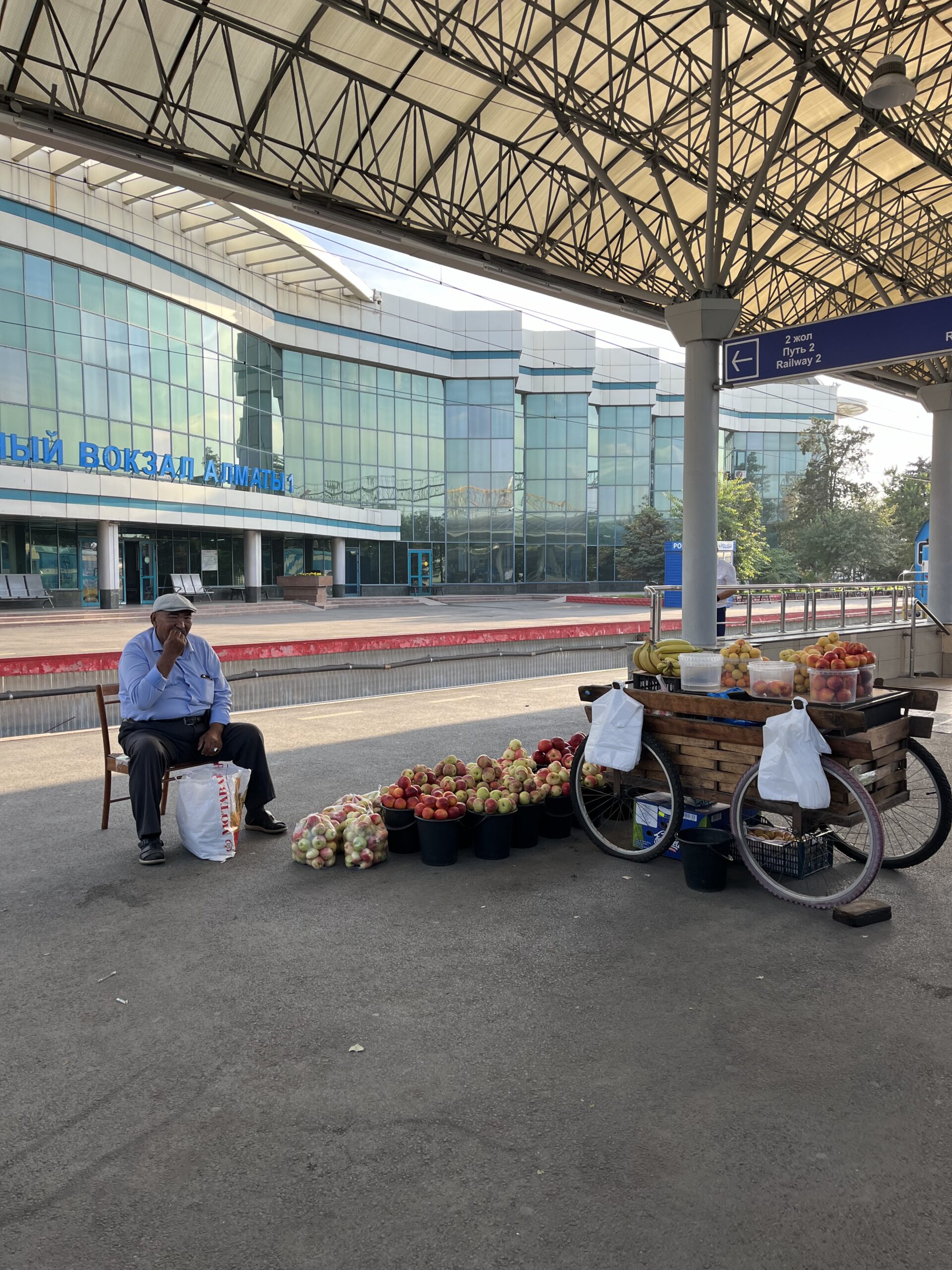 Guida ai treni in Uzbekistan: come si viaggia sui binari dell’Asia Centrale