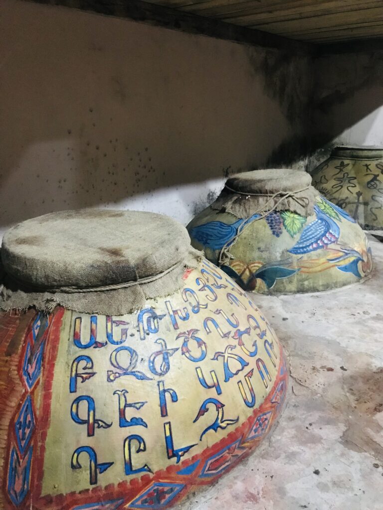 Giare contenenti vino armeno, Cosa vedere a Yerevan